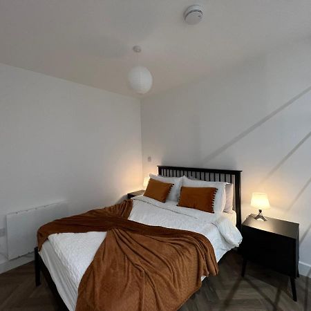 Prospect Quarter Apartments In Old Town Суиндън Екстериор снимка