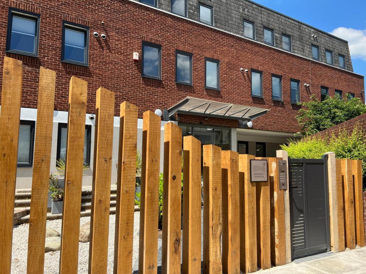 Prospect Quarter Apartments In Old Town Суиндън Екстериор снимка